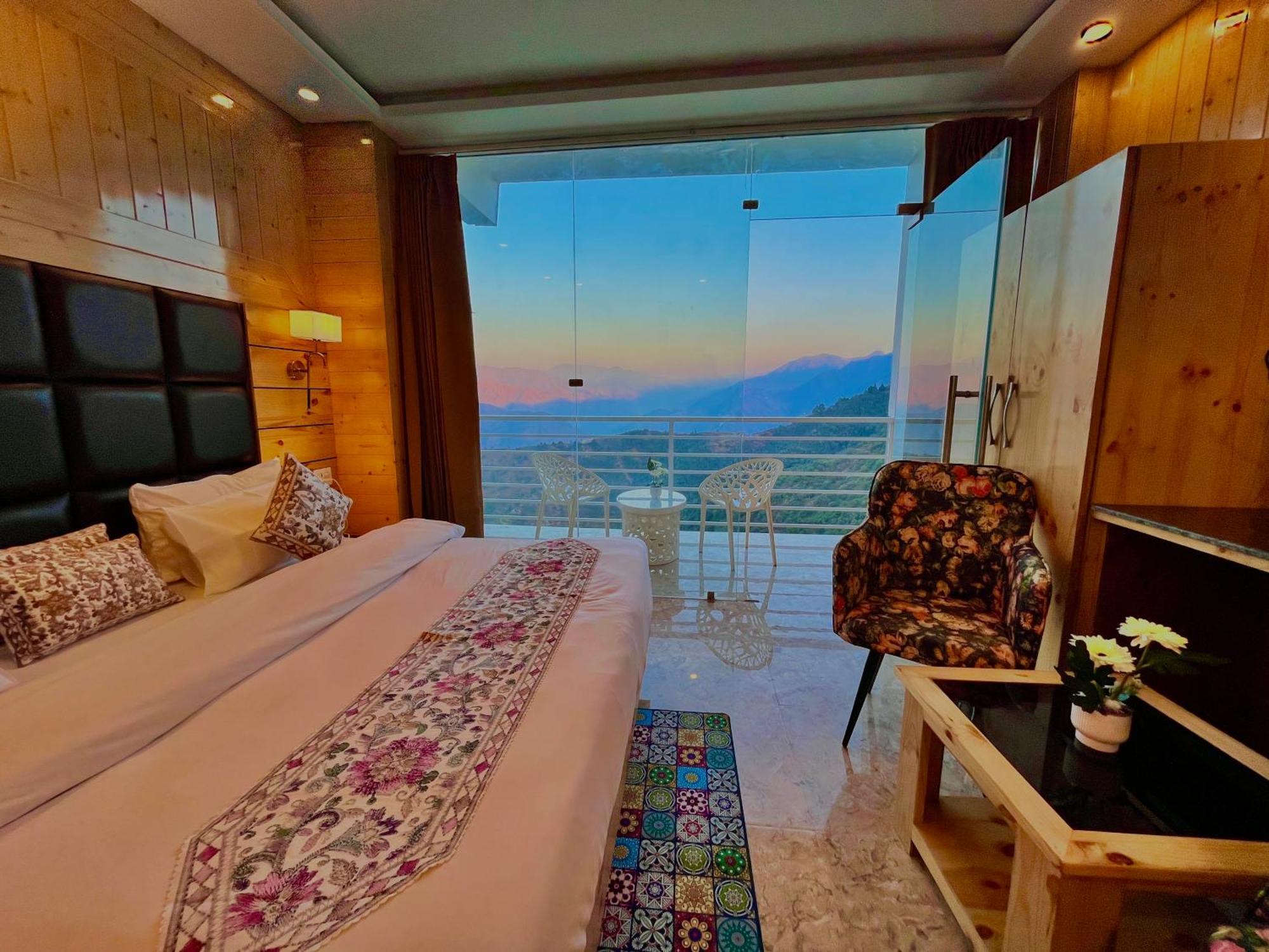Hotel Classic Crown - #Scenic Mountain View #Open Terrace #Parking #Premium Rooms With Balcony #Guest Preferred #Best Selling Hotel In Mussoorie Zewnętrze zdjęcie