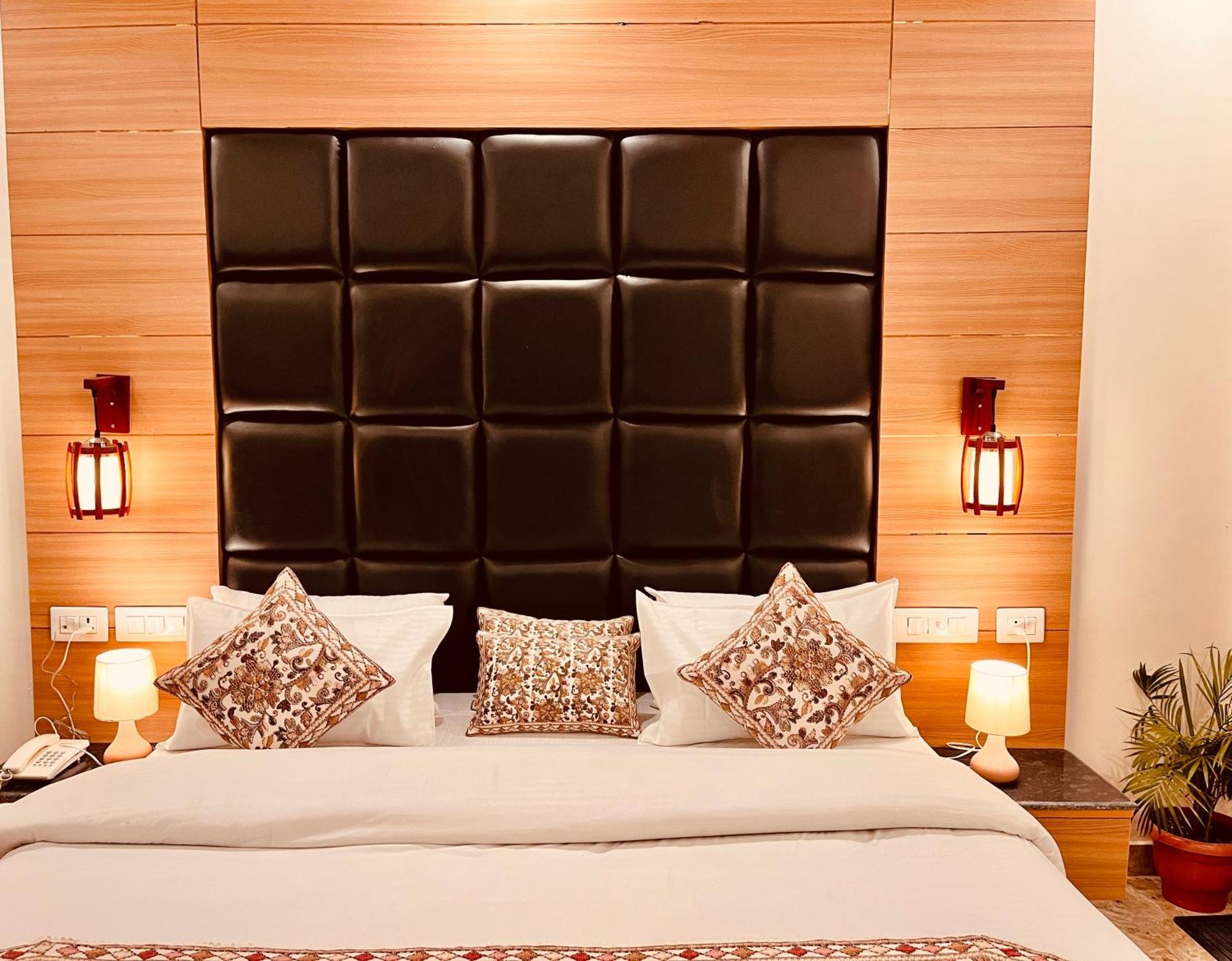 Hotel Classic Crown - #Scenic Mountain View #Open Terrace #Parking #Premium Rooms With Balcony #Guest Preferred #Best Selling Hotel In Mussoorie Zewnętrze zdjęcie