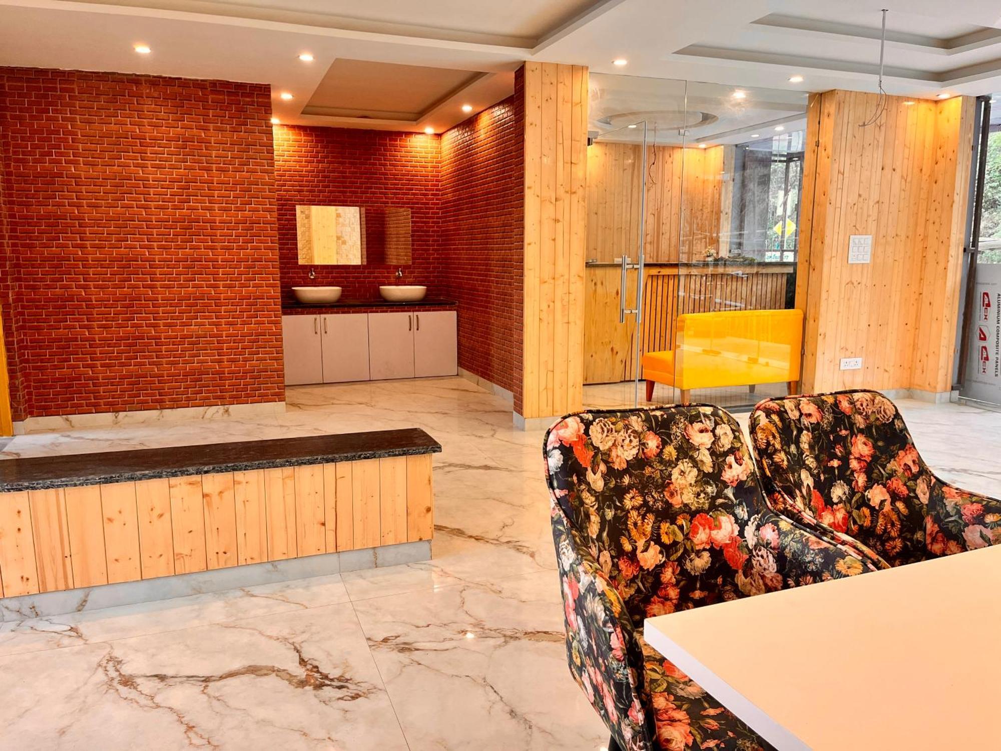 Hotel Classic Crown - #Scenic Mountain View #Open Terrace #Parking #Premium Rooms With Balcony #Guest Preferred #Best Selling Hotel In Mussoorie Zewnętrze zdjęcie