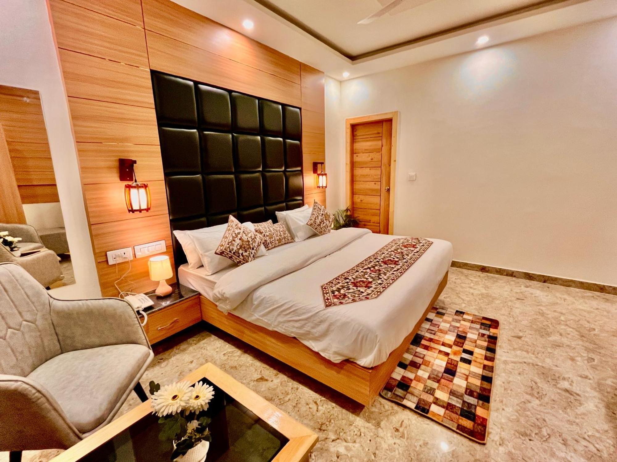 Hotel Classic Crown - #Scenic Mountain View #Open Terrace #Parking #Premium Rooms With Balcony #Guest Preferred #Best Selling Hotel In Mussoorie Zewnętrze zdjęcie